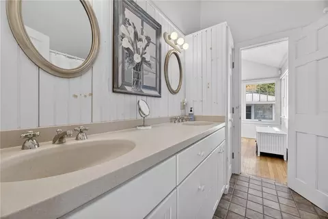 Bath - 68 Rossini Rd, Westerly, RI 02891 photo 3 of 3