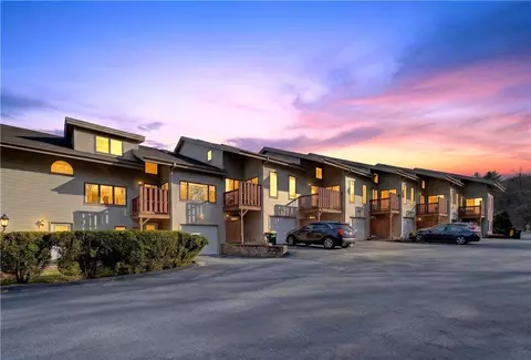 97 Farnum Pike, Smithfield, RI 02917