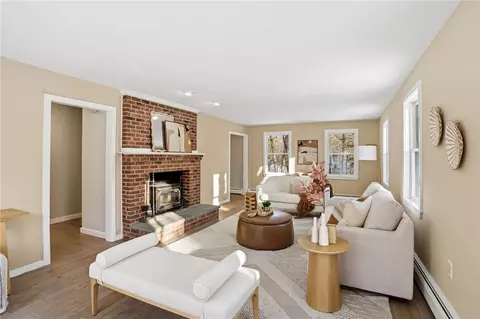 Living - 155 Beechwood Trl, Exeter, RI 02822 photo 6 of 9