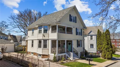 20 Summer St, Newport, RI 02840