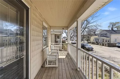 125 Ivy St, East Providence, RI 02914