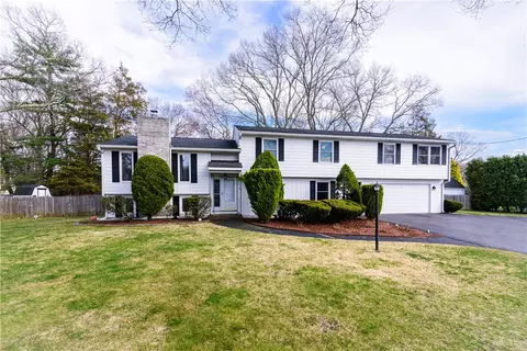 72 Janet Ct, Warwick, RI 02886