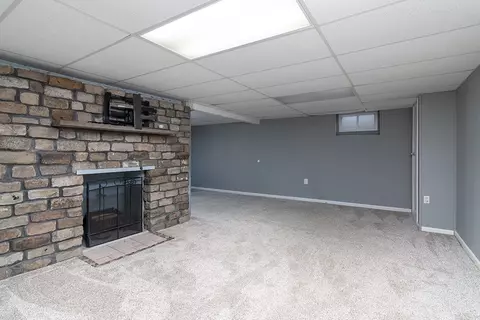 Living - 41 Bruce Ln, Warwick, RI 02886 photo 5 of 5
