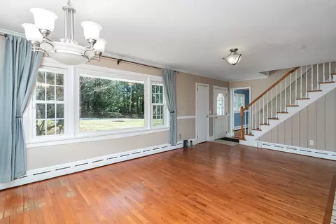 Living - 41 Bruce Ln, Warwick, RI 02886 photo 3 of 5