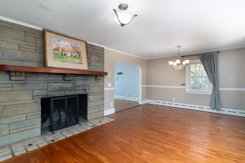 Living - 41 Bruce Ln, Warwick, RI 02886 photo 1 of 5