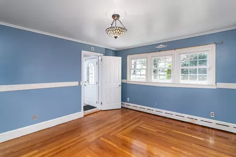 Living - 41 Bruce Ln, Warwick, RI 02886 photo 4 of 5