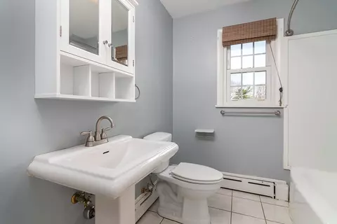 Bath - 41 Bruce Ln, Warwick, RI 02886 photo 1 of 3