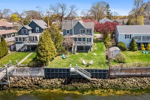 233 Terrace Ave, Riverside, RI 02915