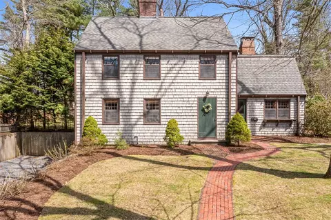 9 Knapton St, Barrington, RI 02806