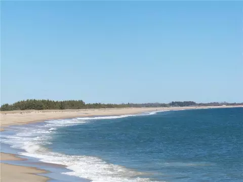 40 Williams Ave, Westerly, RI 02891 photo 2