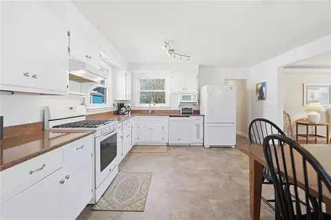 11 Katherine Rd, Woonsocket, RI 02895 photo 7
