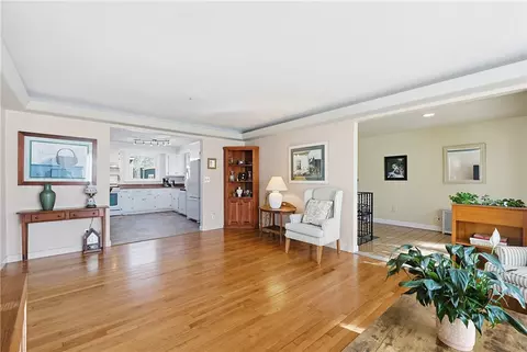 11 Katherine Rd, Woonsocket, RI 02895 photo 5