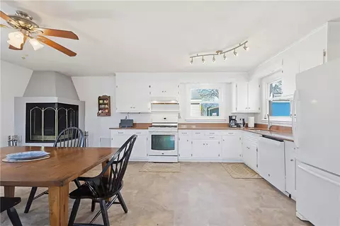 11 Katherine Rd, Woonsocket, RI 02895 photo 8