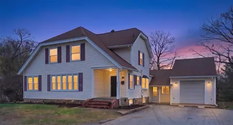 84 Crest Rd, North Smithfield, RI 02896