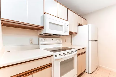 Kitchen - 9 Apache Dr #D, Westerly, RI 02891 photo 2 of 4