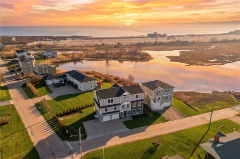 2 Sedge Ct, Narragansett, RI 02882