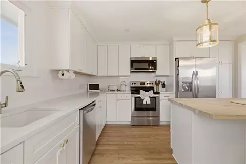 23 Birch St, Portsmouth, RI 02871