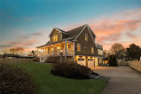 81 S Pier Rd, Narragansett, RI 02882