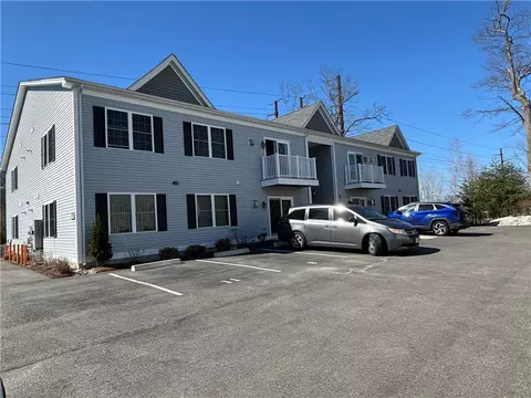 9 Gray Coach Ln #913, Cranston, RI 02921