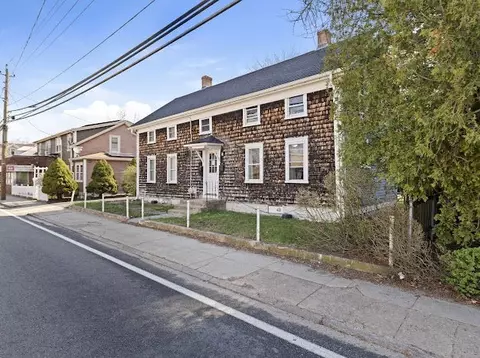 1692 Main St, West Warwick, RI 02893