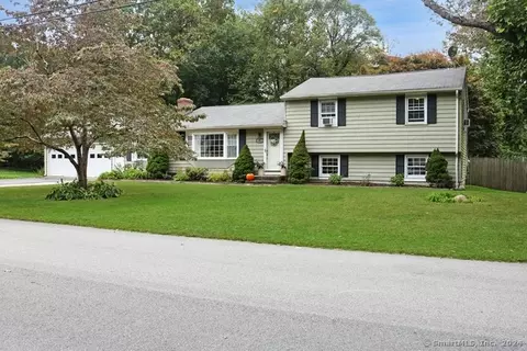 36 Pinecrest Rd, North Stonington, CT 06359