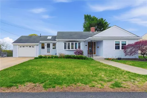 37 Carlson Cir, West Warwick, RI 02893
