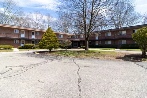 72 W Shore Rd #103, Warwick, RI 02889