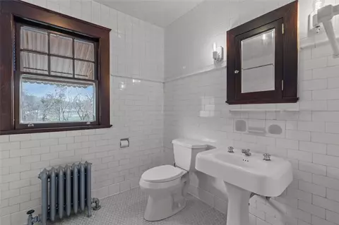 Bath - 177 High St, Westerly, RI 02891 photo 3 of 3