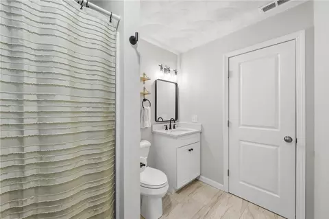 Bath - 380 Ledge Rd, Coventry, RI 02816 photo 1 of 3