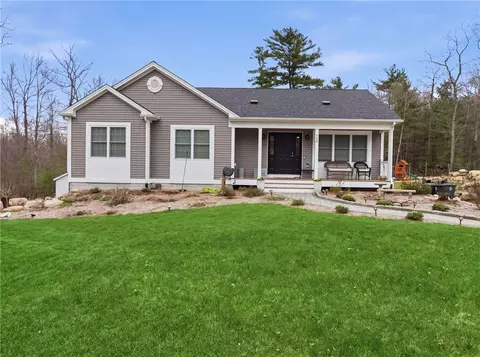 380 Ledge Rd, Coventry, RI 02816