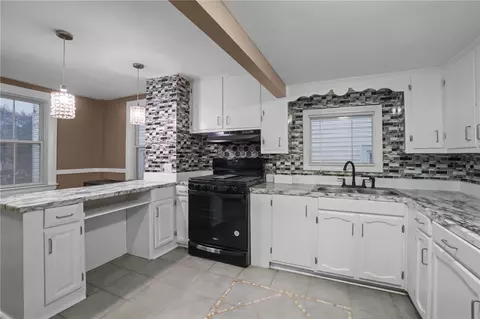 Entry Way - 752 Social St, Woonsocket, RI 02895 photo 3 of 6