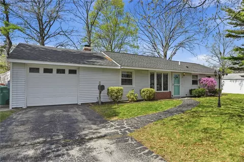 17 Gloucester St, Warwick, RI 02886 photo 4