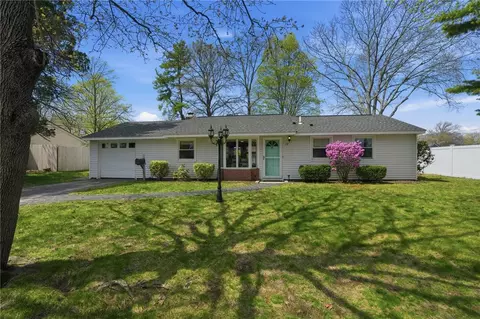 17 Gloucester St, Warwick, RI 02886 photo 2