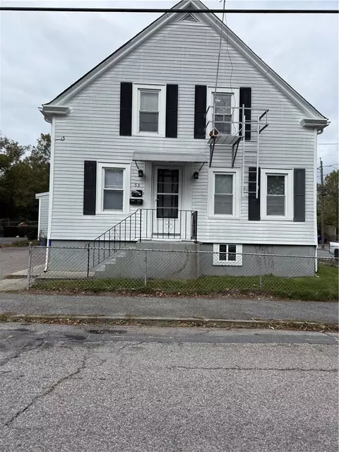 53 Catherine St, Bristol, RI 02809