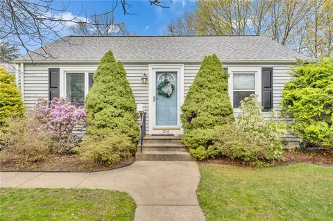 104 Larkin Ave, Warwick, RI 02886