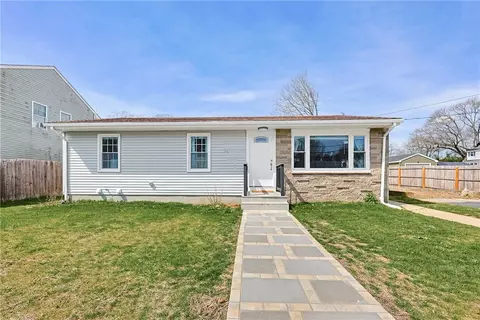 34 Massachusetts Ave, Cumberland, RI 02864