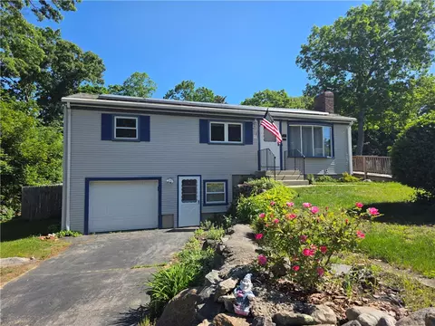 1 Hopkins Ct, Coventry, RI 02816