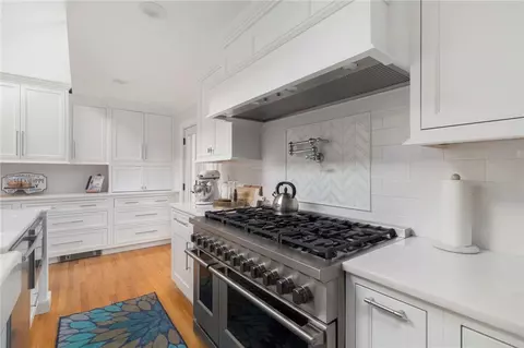 Kitchen - 99 Blackstone Ave, Warwick, RI 02889 photo 3 of 7
