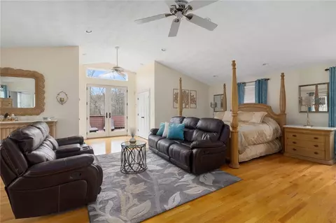 Bedroom - 99 Blackstone Ave, Warwick, RI 02889 photo 1 of 6
