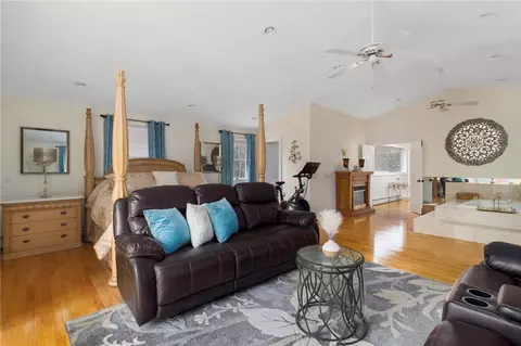 Bedroom - 99 Blackstone Ave, Warwick, RI 02889 photo 2 of 6