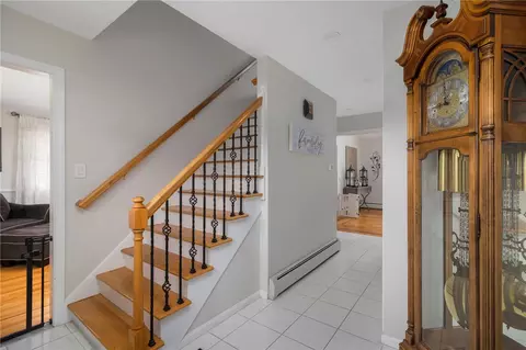 Entry Way - 99 Blackstone Ave, Warwick, RI 02889 photo 1 of 3
