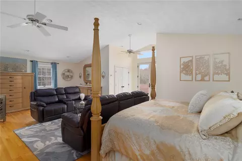 Bedroom - 99 Blackstone Ave, Warwick, RI 02889 photo 3 of 6