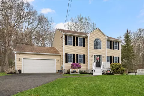 14 Canton Ct, Cranston, RI 02921