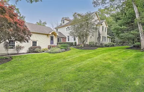 10 Owl Tree Ln, East Greenwich, RI 02818