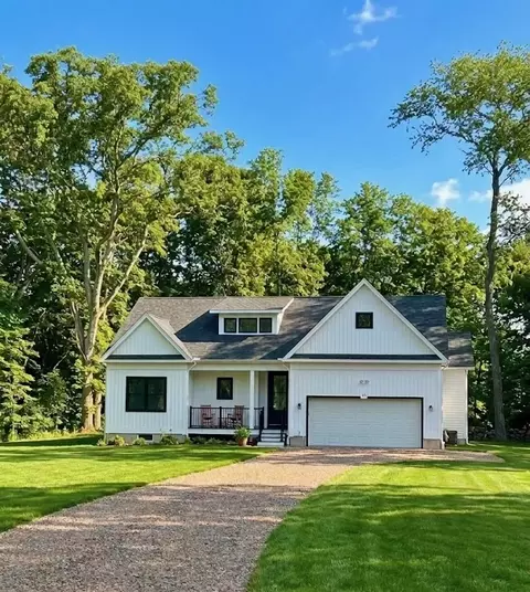 41 Whittier Dr, South Kingstown, RI 02879