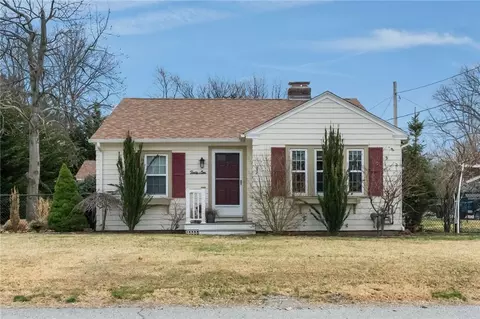 41 Rogers Ave, East Providence, RI 02915