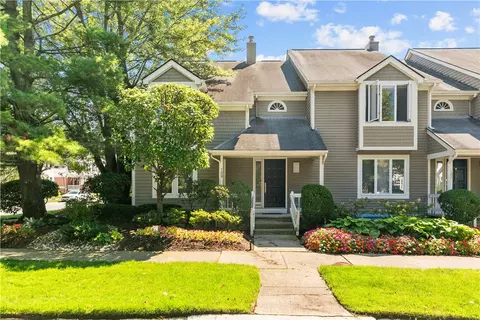 189 Laurel Ave #189, Providence, RI 02906