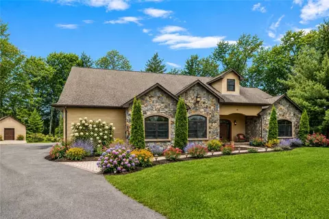 19 Blacksburt Ct, Saunderstown, RI 02874