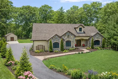 19 Blacksburt Ct, Saunderstown, RI 02874