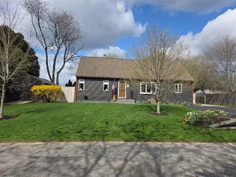 3 Cards Farm Dr, Richmond, RI 02898